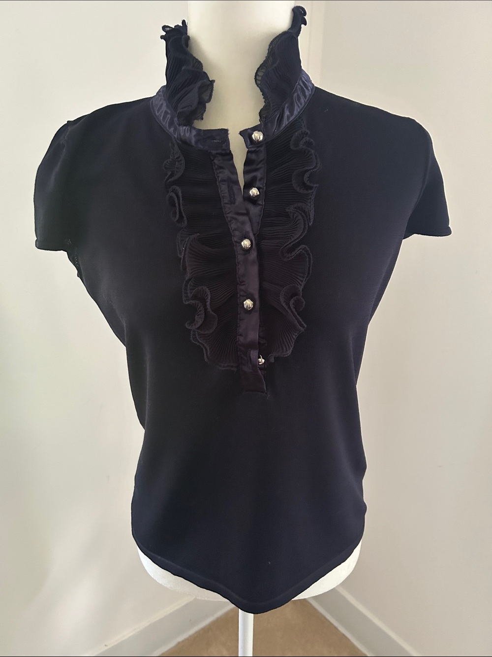 Adrienne Vittadini Navy Blue Ruffled Satin-Trim Top sz M